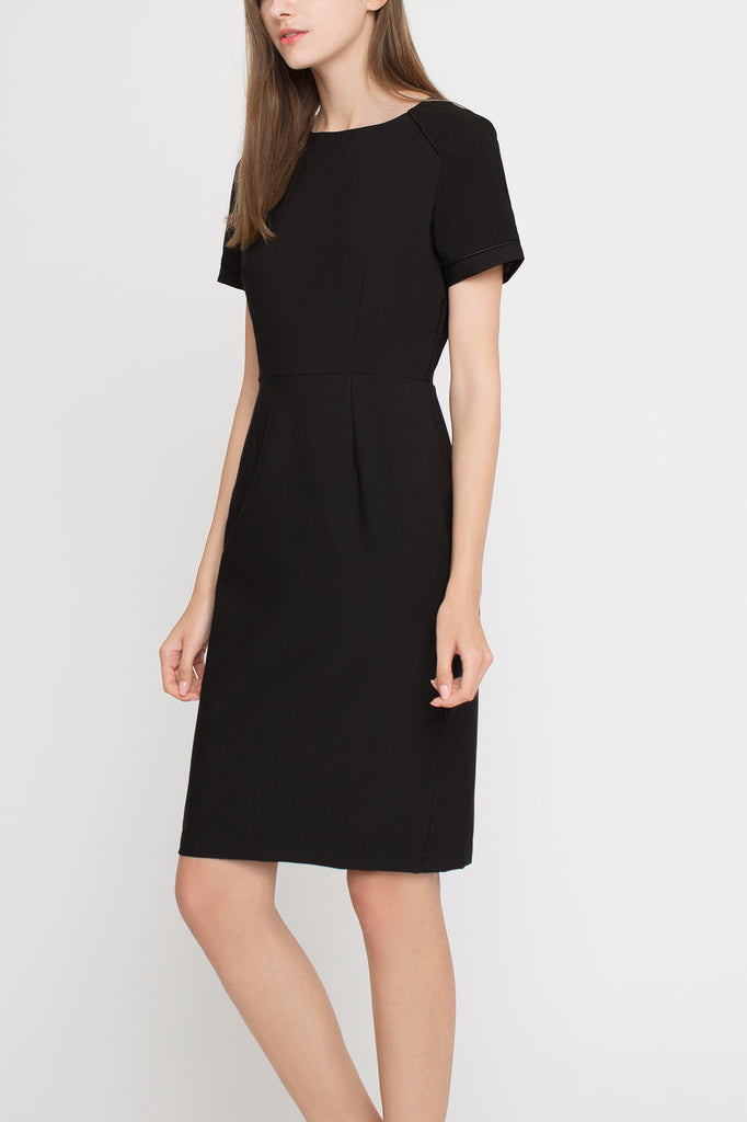 Basic Fit Piping Dress
